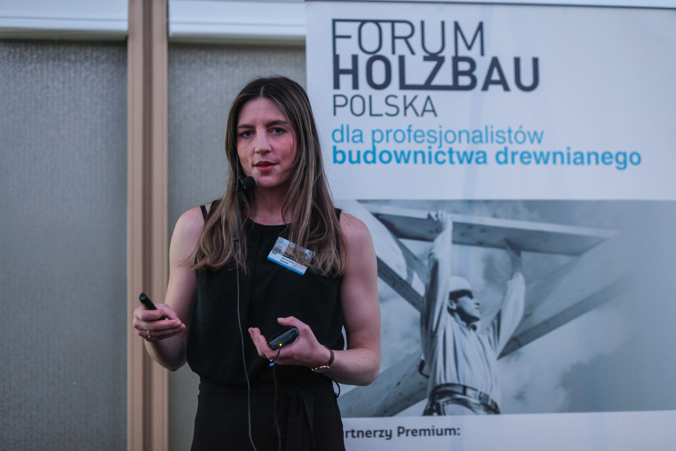 <b>PAKIET ROLL-UP 350 euro</b><br>• ustawienie roll-up o szerokości do 1 m w przestrzeni wystawienniczej <br><br>