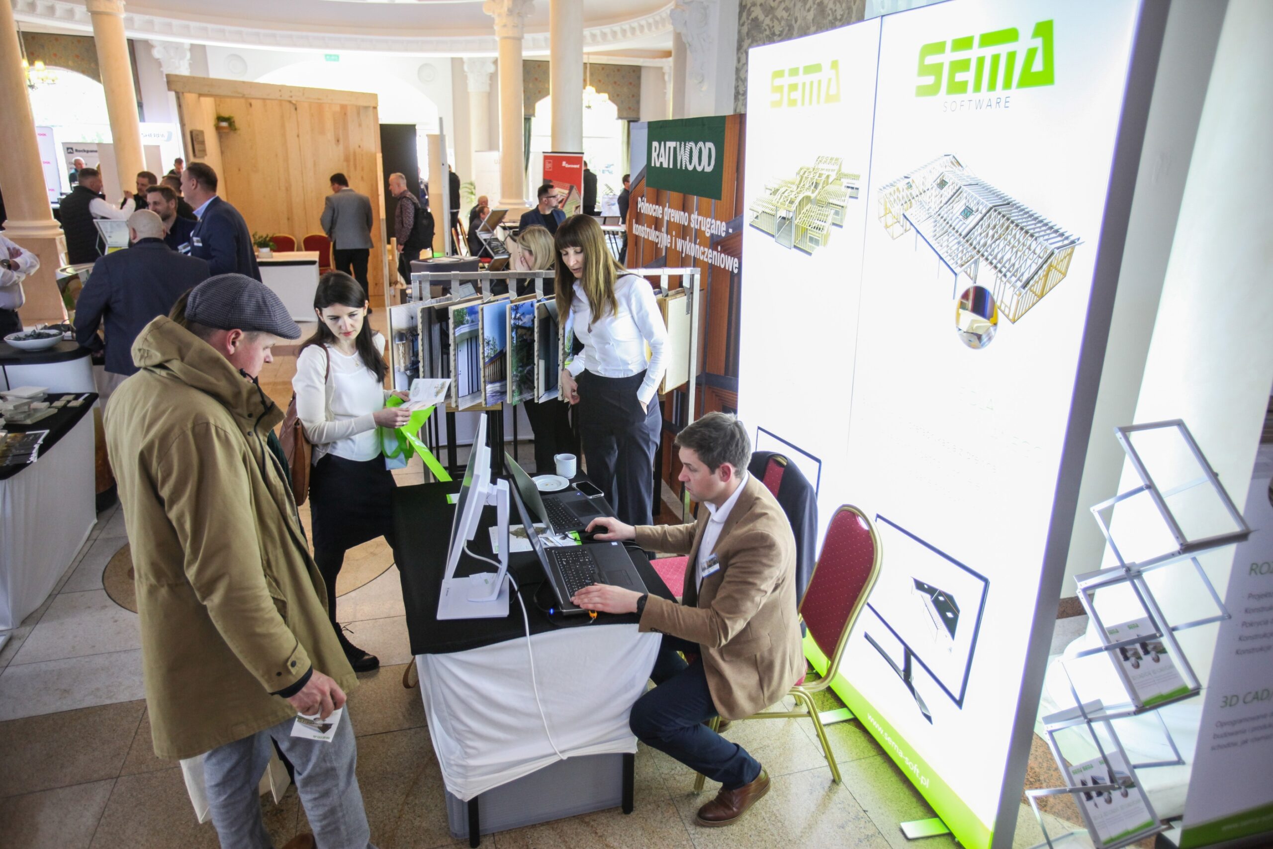 <b>PAKIET WYSTAWCY 1200 euro</b> <br>• Stoisko niezabudowane  wymiarach 2x2 m  wyposażone w stół (140x70 cm), 2 krzesła, listwę elektryczną Stoisko na szerokość pomieści 2 rollupy. <br>• 1 darmowy bilet wstępu (podczas całej konferencji + uroczysta kolacja/bankiet) <br>• 25% zniżki na kolejne 5 biletów  <br>• nazwa firmy w programie konferencji <br>• Logo + link ze strony konferencji do strony firmowej <br>• Reklama A5 (pół strony) w publikacji konferencyjnej (wersja elektroniczna i drukowana) <br>• Informacje prasowe o produktach związanych z budownictwem (do 2000 znaków umieszczamy na stronach: www.forum-holzbau.pl, www.przemysldrzewny.eu) <br><br>